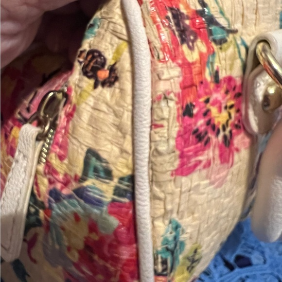 Betsy Johnson gently loved detachable strap Crossbody mini purse - Picture 11 of 16
